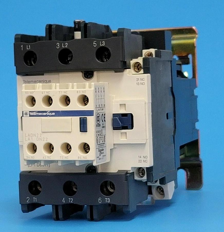 Used TELEMECANIQUE LP1-D8011-BD CONTACTOR 3-POLE 24VDC COIL W/ LADN22