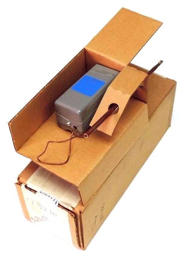 NIB JOHNSON CONTROLS T-5210-1008 TEMPERATURE TRANSMITTER 50-150 F, T52101008
