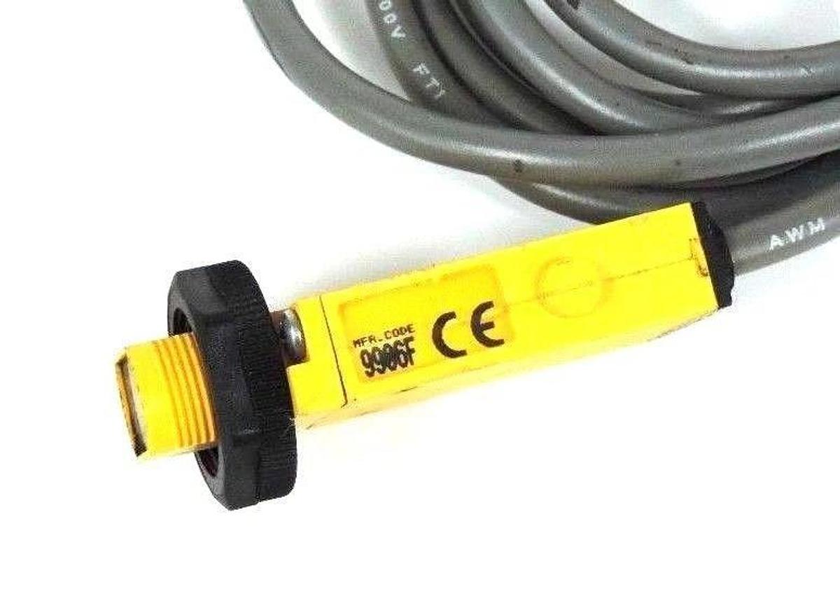Used BANNER SM2A31R PHOTOELECTRIC MINI-BEAM SCANNER MFR CODE 9906F