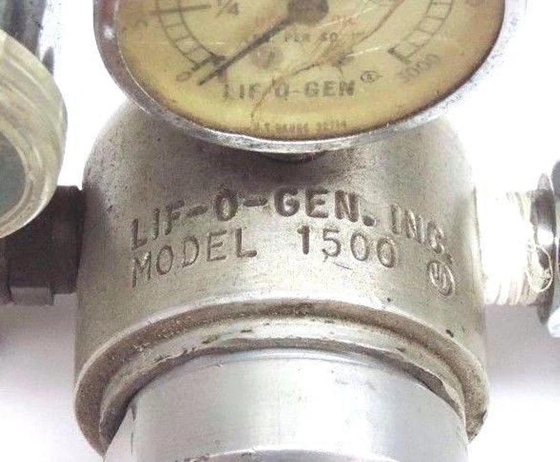 Used LIF-O-GEN MODEL 1500 GAS PRESSURE REGULATOR, 1-8 LITERS PER MIN OXYGEN GAUGE