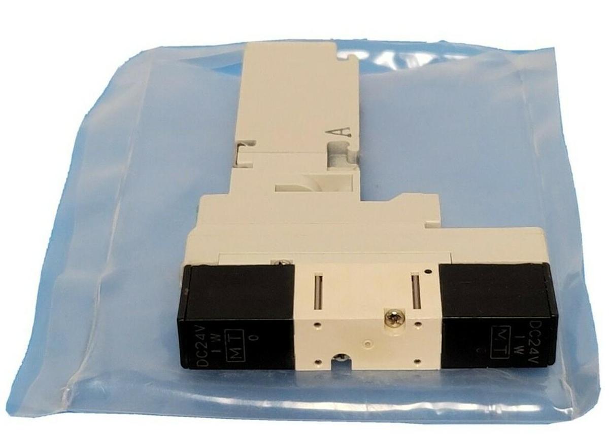 NEW SMC VQC1A01-5 SOLENOID VALVE VQC1A015, DC24V