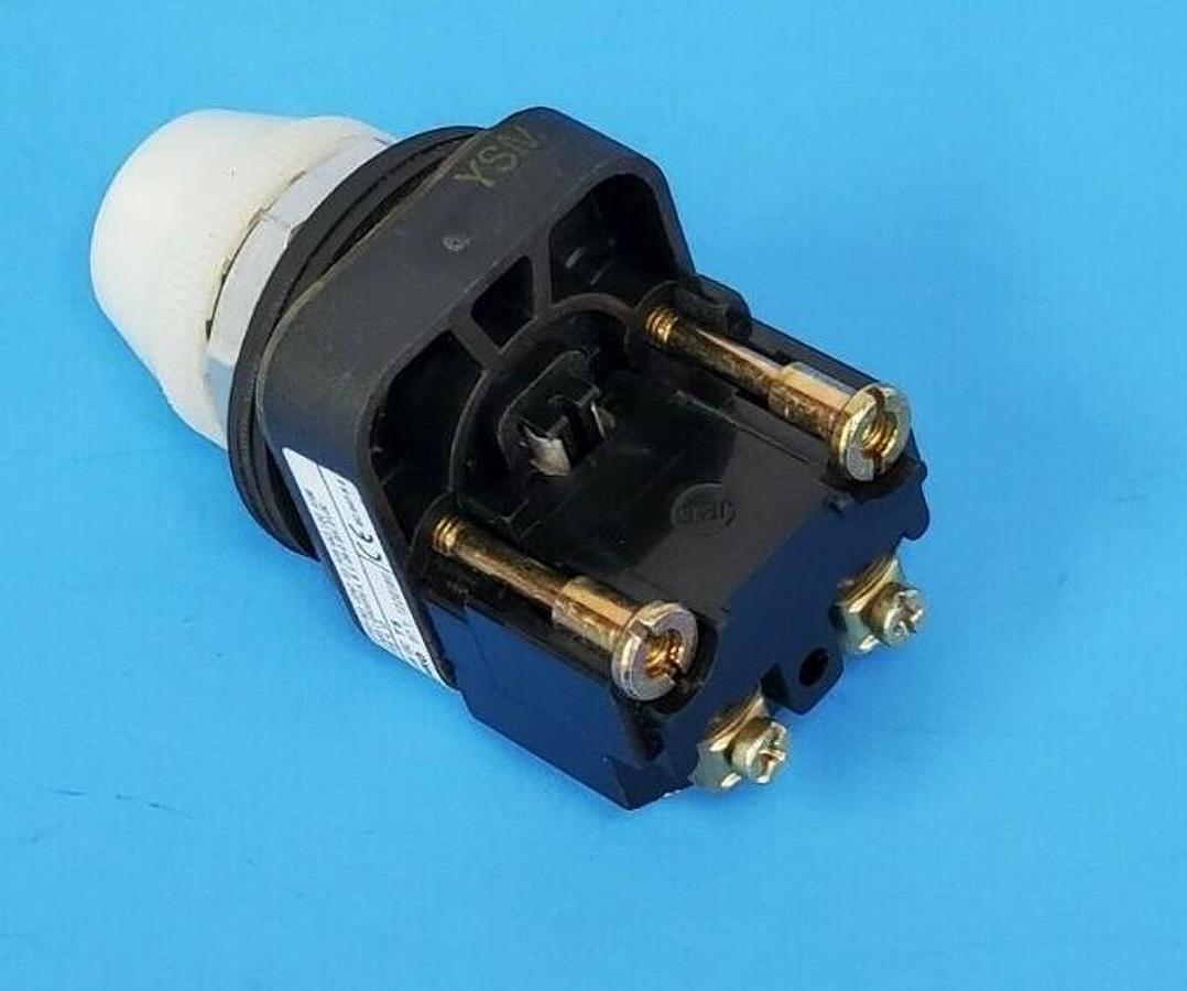 Used ALLEN BRADLEY 800T-P16W WHITE LENS PILOT LIGHT 800T-P16 W/ 40171-002-01 COIL