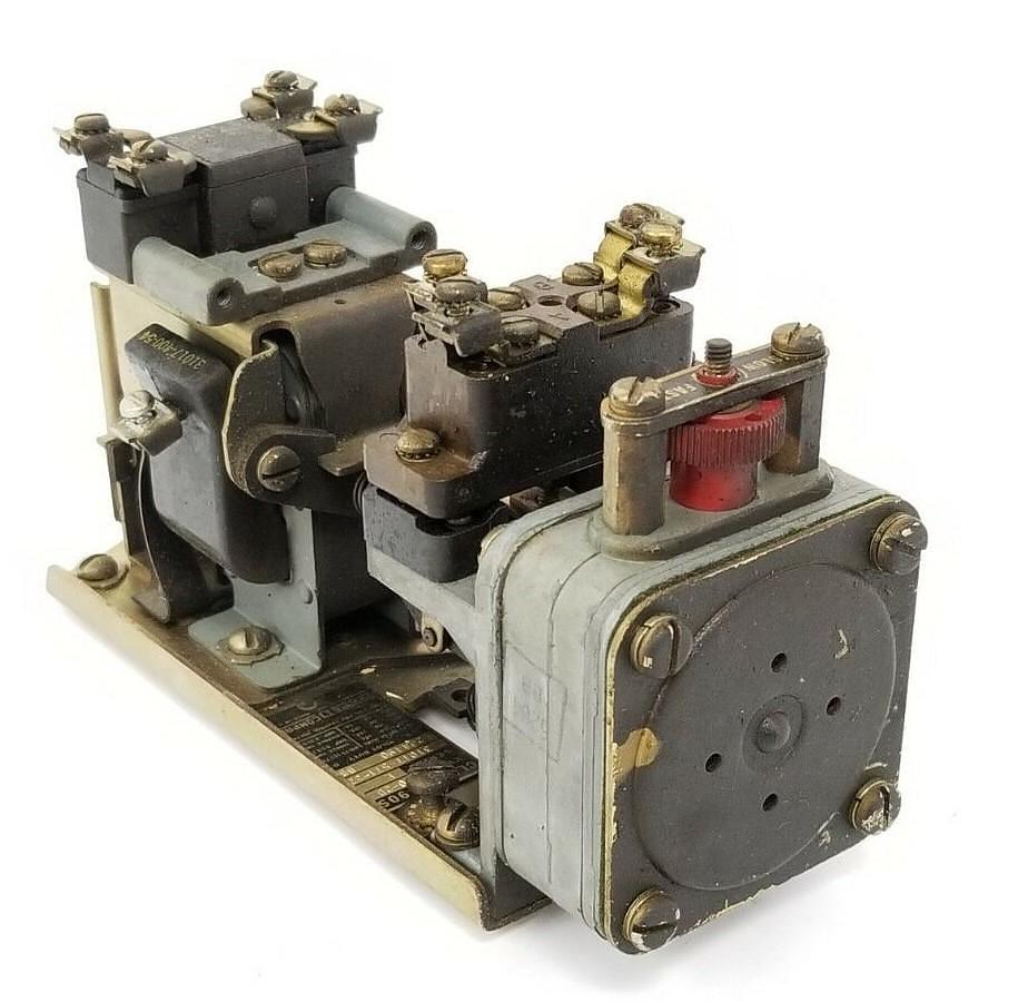 Used SQUARE D 9050-BO2D SER. E PNEUMATIC TIMING RELAY BO-2D B0-2D 9050BO2D