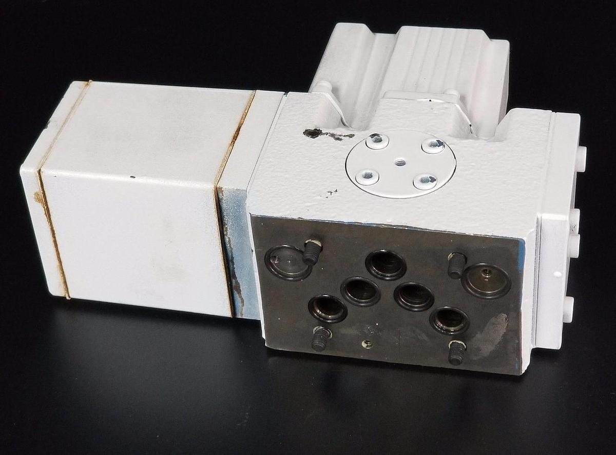 Used MOOG MODEL D661-5002 SERVO VALVE TYPE P60HXAA5NSM0-P