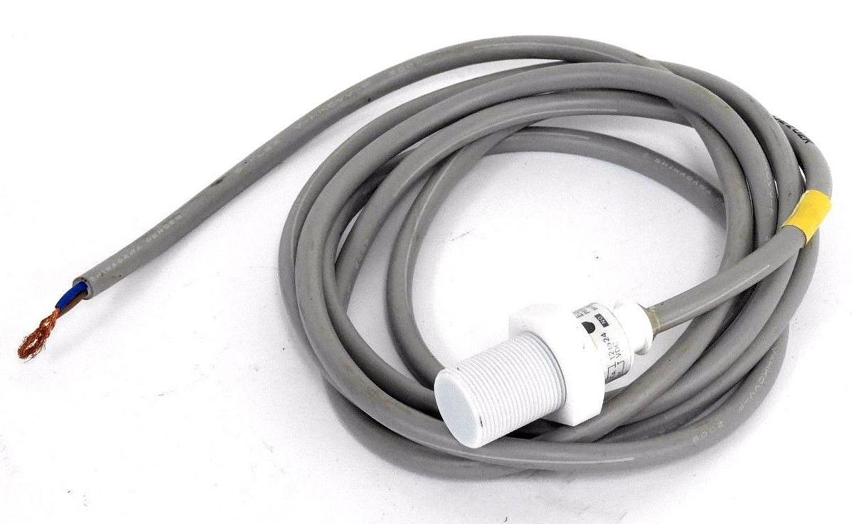 Used NEW OMRON E2FQ-X5D1 PROXIMITY SWITCH 12 TO 24 VDC, E2FQX5D1