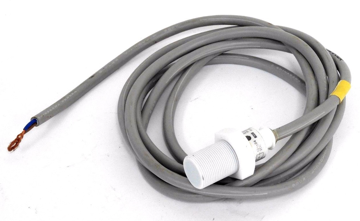 Used NEW OMRON E2FQ-X5D1 PROXIMITY SWITCH 12 TO 24 VDC, E2FQX5D1