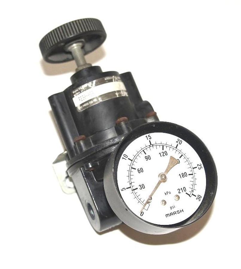 Used WATTS R230-02B REGULATOR, 1/4" NPT, 0-30 PSI, R23002B