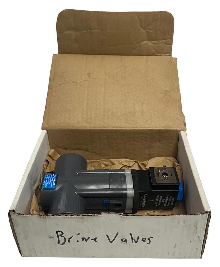 Used PLAST-O-MATIC EASMT6V22W24-120VAC / 39P438 SOLENOID VALVE 2-WAY 120VAC USMP