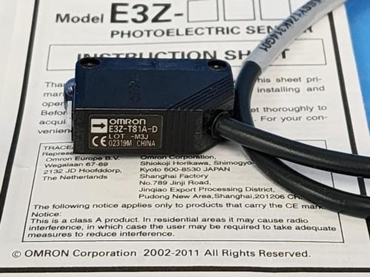 Used NEW OMRON E3Z-T81A-D PHOTOELECTRIC SENSOR