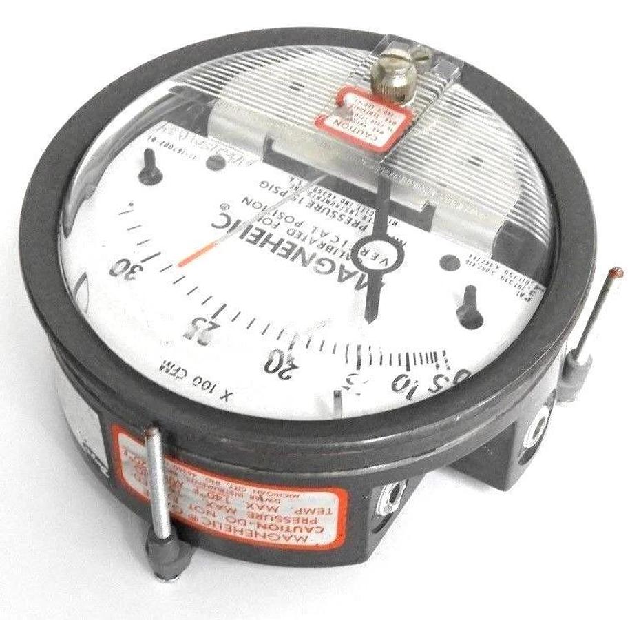 Used DWYER 12-167002-01 PRESSURE GAUGE 15 PSIG 1216700201