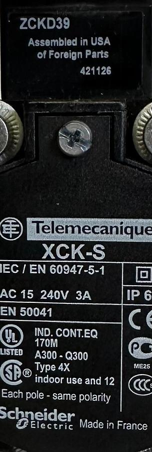 Used TELEMECANIQUE XCK-S / XCKS LIMIT SWITCH BODY W/ ZCKD39 HEAD ZCK-Y39 ROLLER