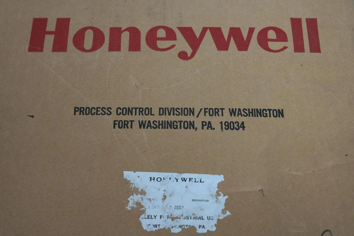 NEW HONEYWELL 30359321-001 COVER PLATE ASSEMBLY 30359321001