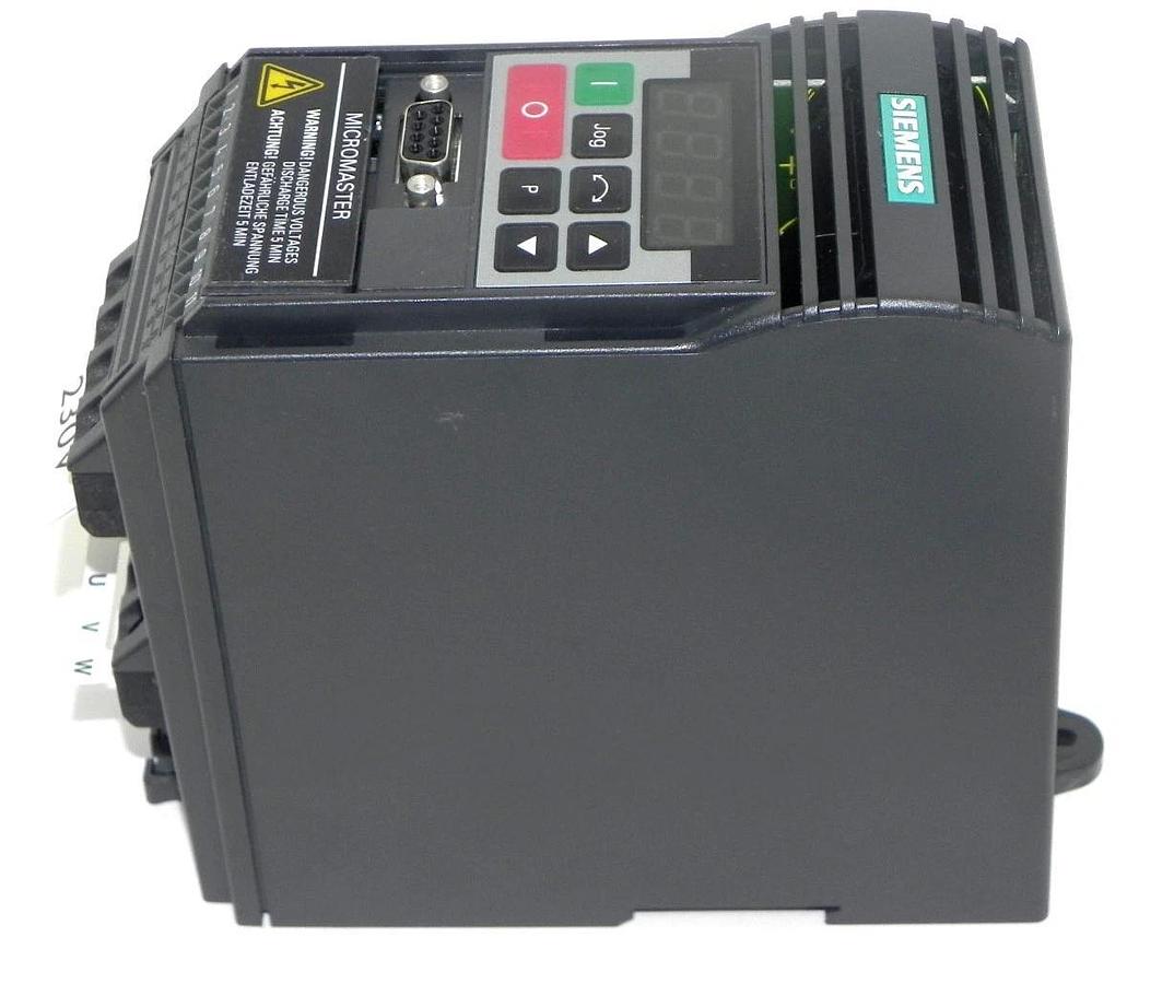 Used NIB SIEMENS 6ES92 P/N: A1-101-415-538 MICROMASTER STARTER KIT, 6SE9210-7CA40