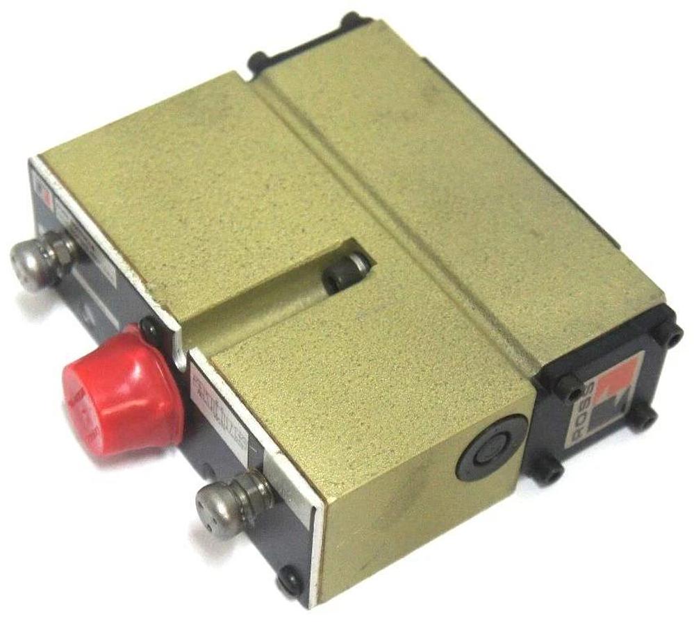 Used ROSS CONTROLS 8077A3900 OPEN CENTER PILOT VALVE 2-10 BAR 24 VDC