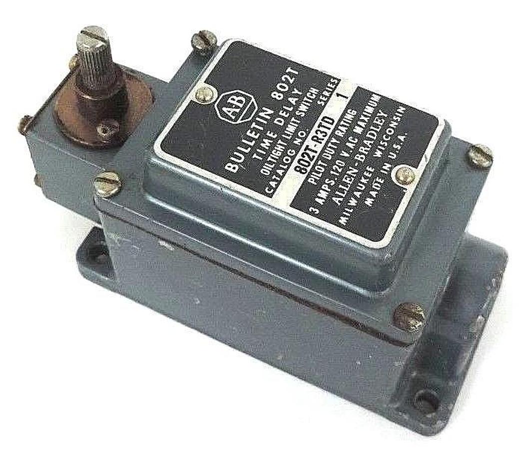 Used ALLEN BRADLEY 802T-R3TD SER. 1 OILTIGHT LIMIT SWITCH W/ Z-24808 HEAD