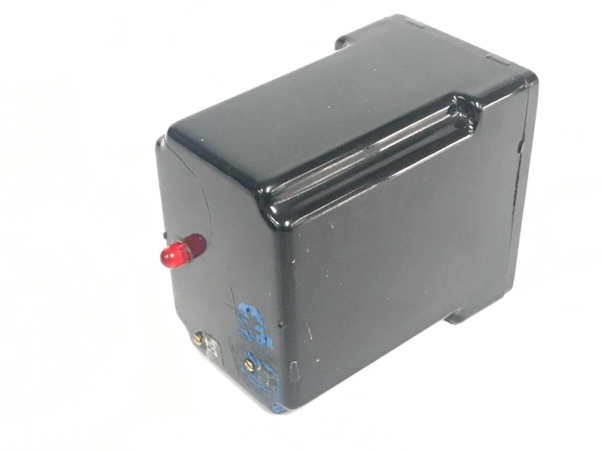Used LOT OF 2 SKAN-A-MATIC R46151 PHOTOELECTRIC RELAYS 115VAC
