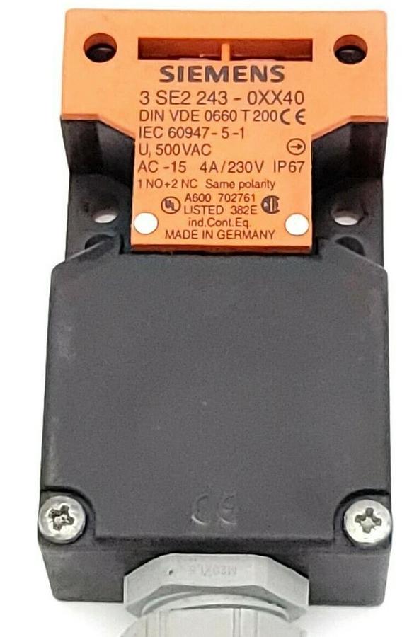 Used SIEMENS 3SE22430XX40 SAFETY INTERLOCK SWITCH 3SE2243-0XX40 4AMP 230VAC