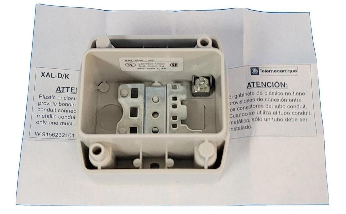 Used NIB TELEMECANIQUE XALD01 CONTROL BOX