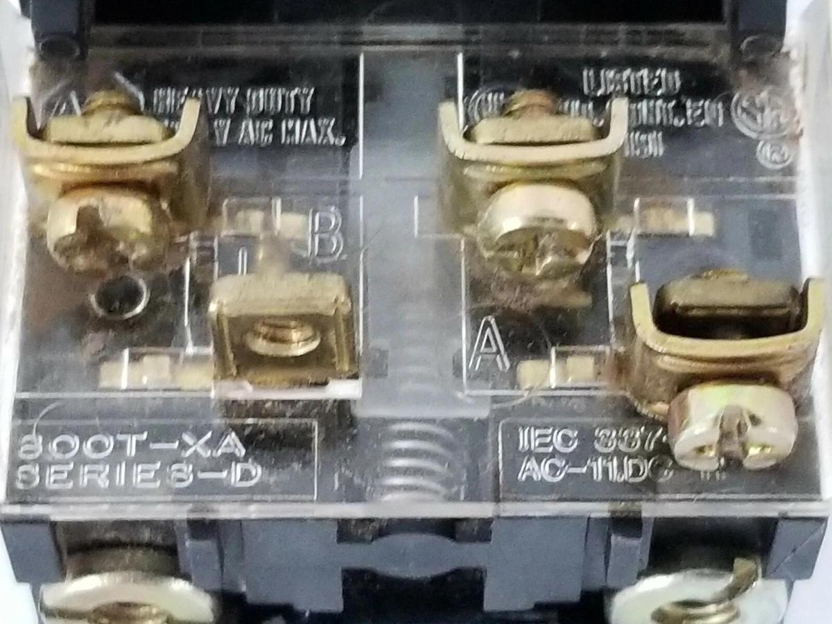 Used ALLEN BRADLEY 800T-PB16 PUSHBUTTON 800TPB16 SER. T 120V, 800T-XA SER. D NO LAMP