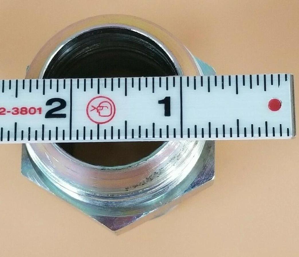LOT OF 2 NEW EATON FEMALE PIPE FITTINGS 1.25" BORE STRAIGHT TO 1.25" BORE NIPPLE