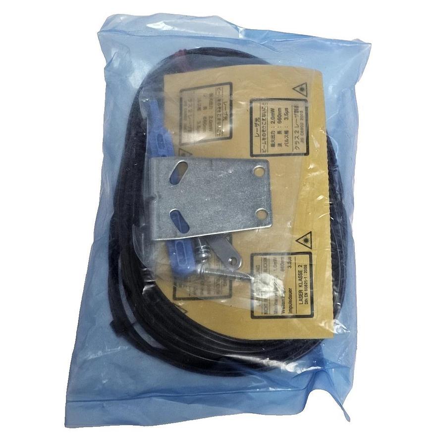 NEW KEYENCE LV-H32 PHOTOELECTRIC DIGITAL LASER SENSOR HEAD LVH32