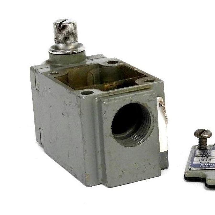 Used SQUARE D 9007-B51C SER.A LIMIT SWITCH 9007B51C