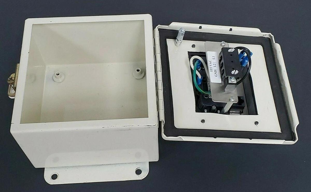 Used MENCOM CORP NEMA TYPE 4 PROGRAMMING PORT W/ 6''x6''x4'' IN. ENCLOSURE