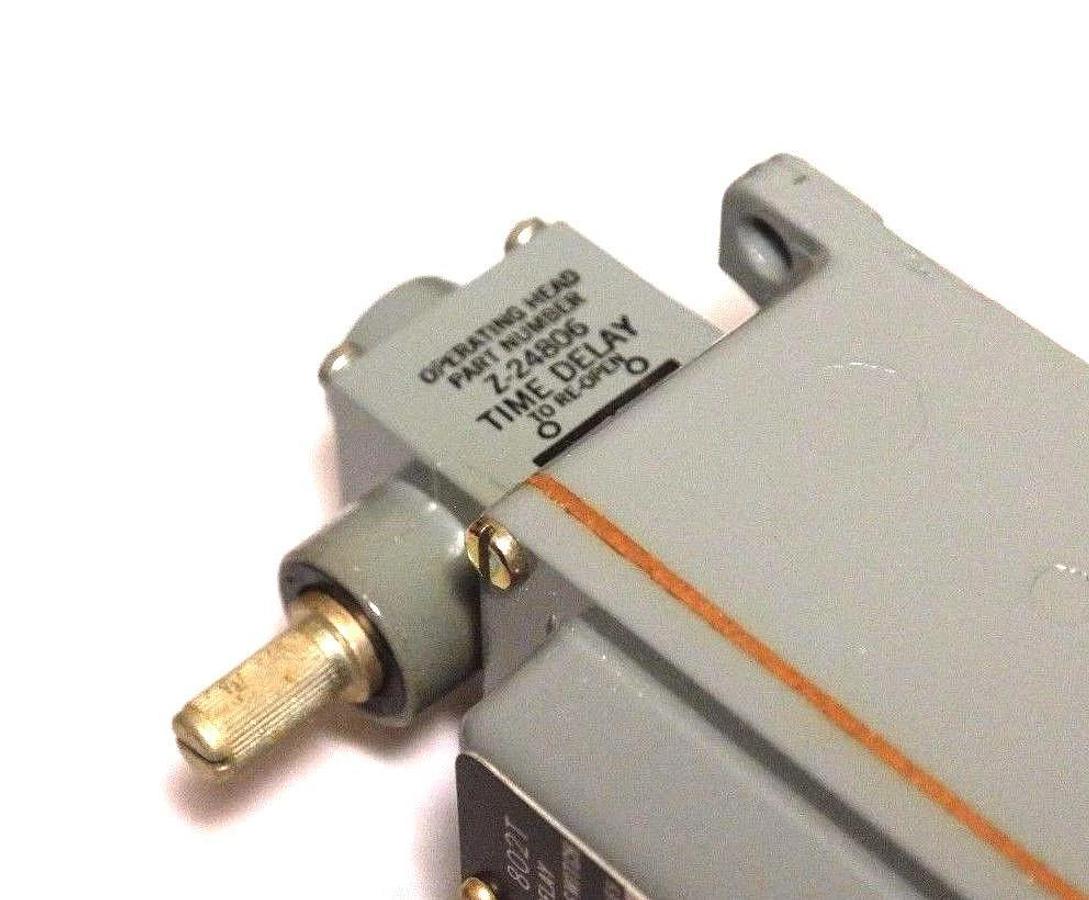 Used NIB ALLEN BRADLEY 802T-R8TD SER. 2 LIMIT SWITCH W/ Z-24806 OPERATING HEAD