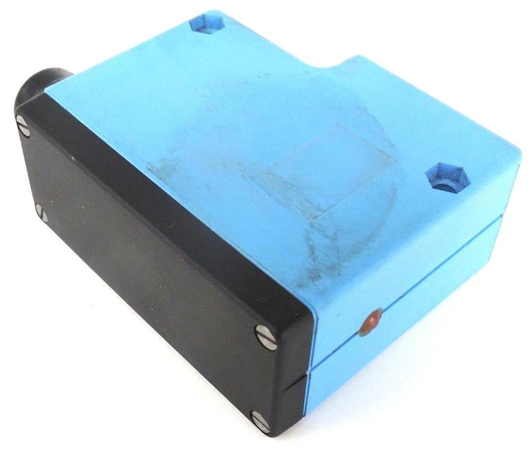 Used SICK WT30-01 OPTIC PHOTOELECTRIC 10-30V-DC SENSOR 3000MM RANGE