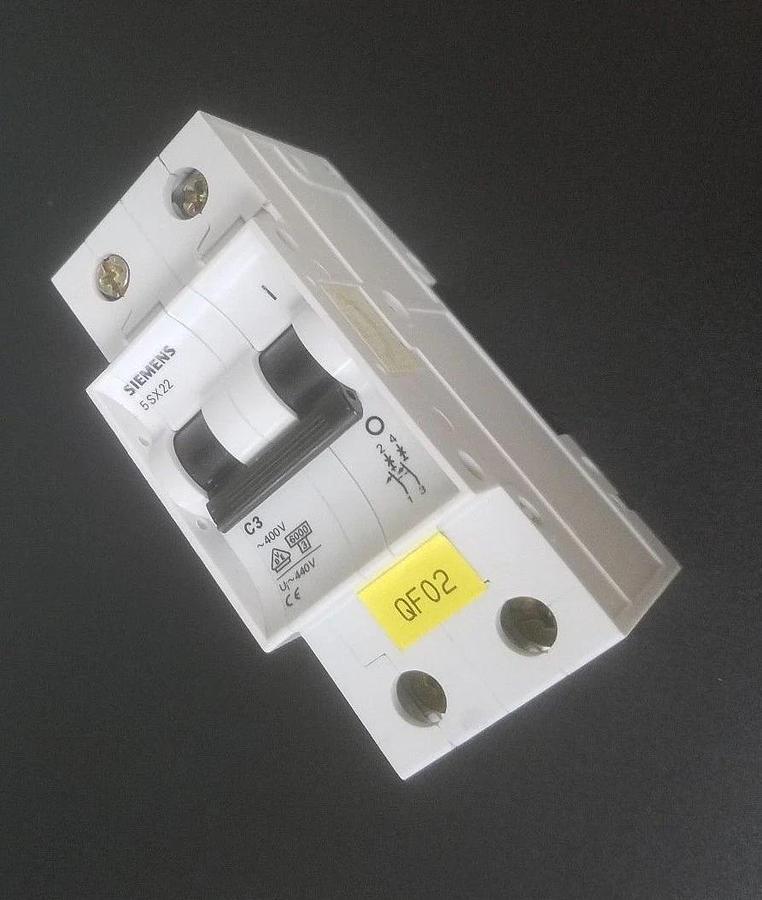 Used SIEMENS 5SX22 CIRCUIT BREAKER 400V, 2P, 3A, 5SX22C3