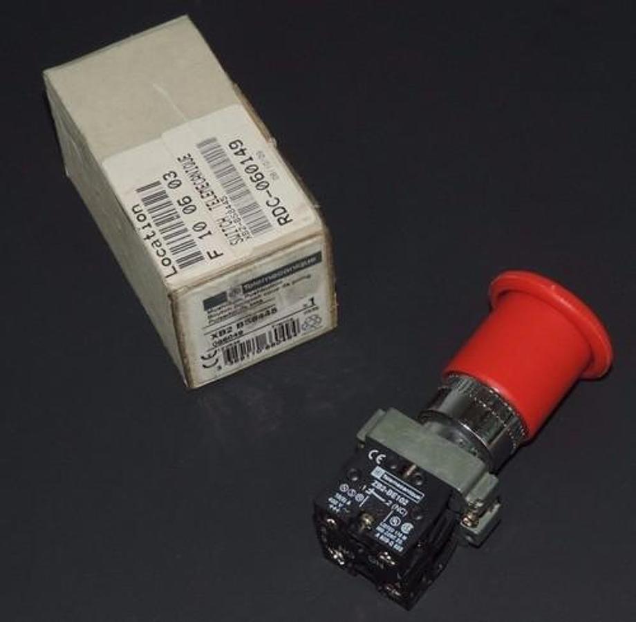 NIB TELEMECANIQUE XB2 BS8445 MUSHROOM PUSHBUTTON SWITCH XB2BS8445