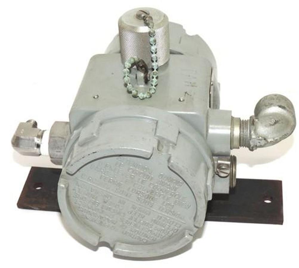 Used SOR 522E1-TC3-P7-C2A PRESSURE SWITCH 120VAC 0.04A, OUTPUT 4-20MA