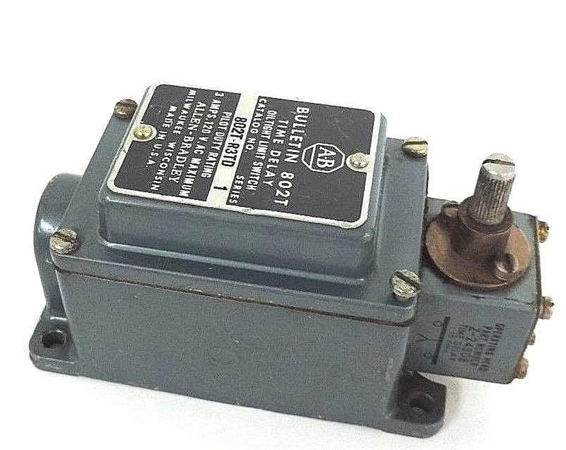 Used ALLEN BRADLEY 802T-R3TD SER. 1 OILTIGHT LIMIT SWITCH W/ Z-24808 HEAD