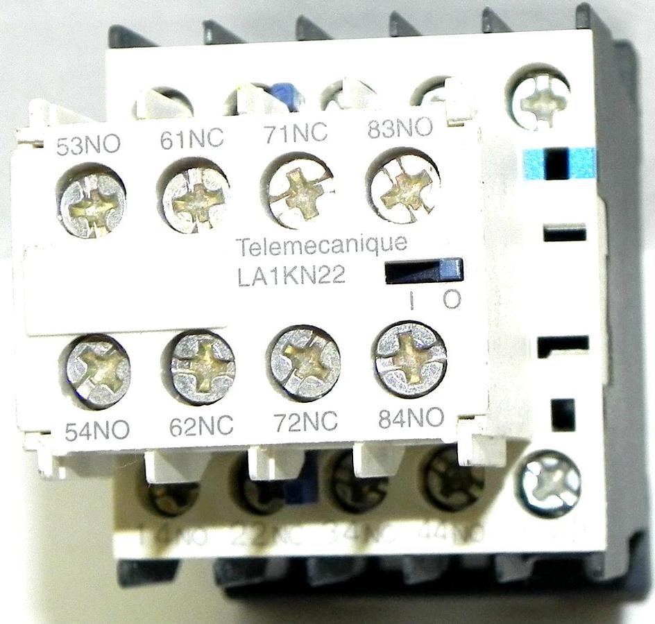Used TELEMECANIQUE CA3KN31BD CONTROL RELAY 24V W/ LA1KN22 AUX CONTACT