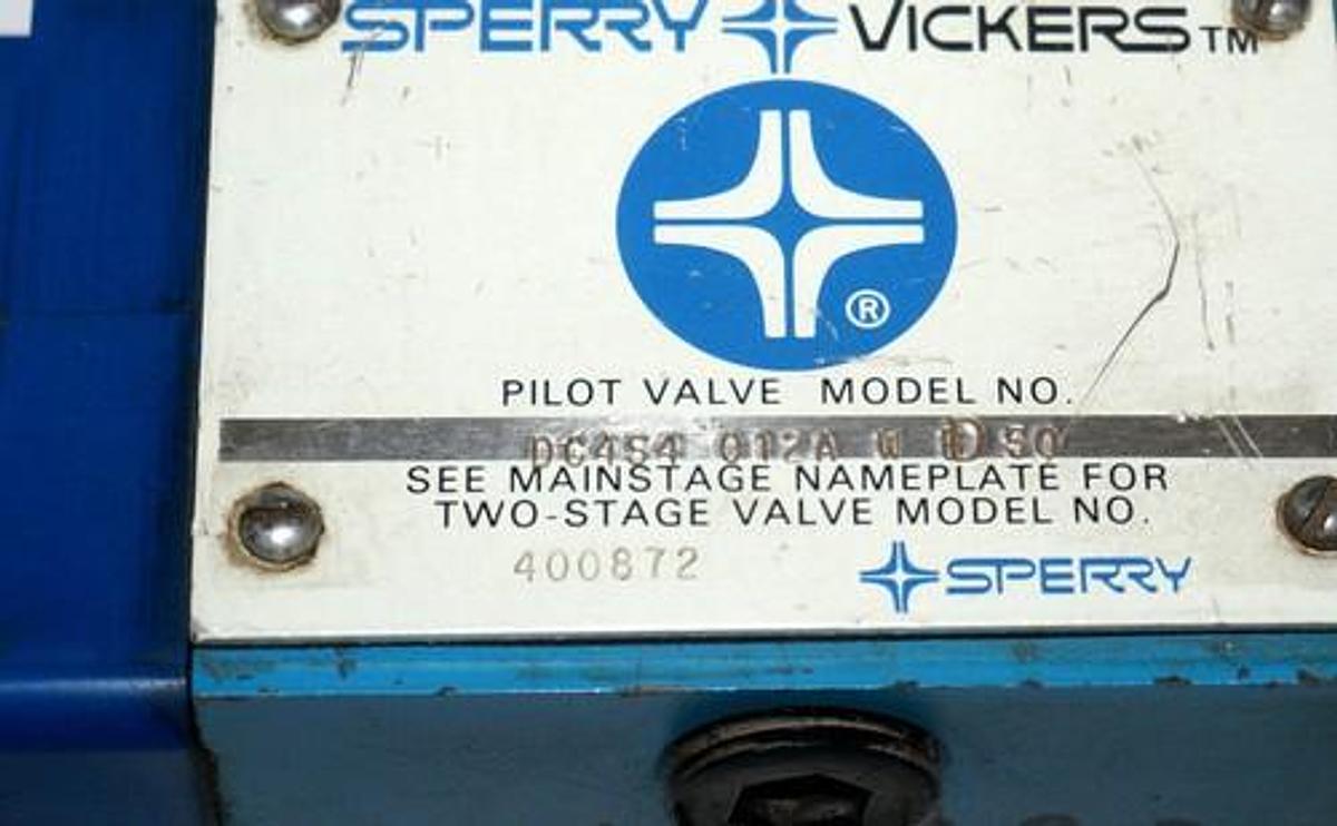 Used SPERRY VICKERS DG4S4 012A W D 50 DIRECTIONAL VALVE W/ 400824 COIL, 400872