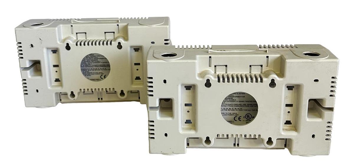 Used 2 HONEYWELL W7760A-2011 / W7760A2011 BUILDING MANAGER CONTROLLERS EXCEL 15 24Vac
