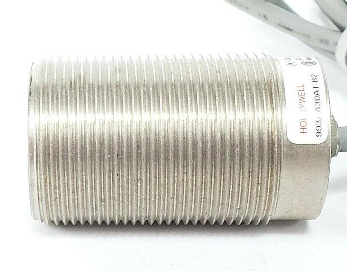 Used HONEYWELL 993AA30AT-B2 PROXIMITY SWITCH INDUCTIVE 10MM RANGE, 993AA30ATB2