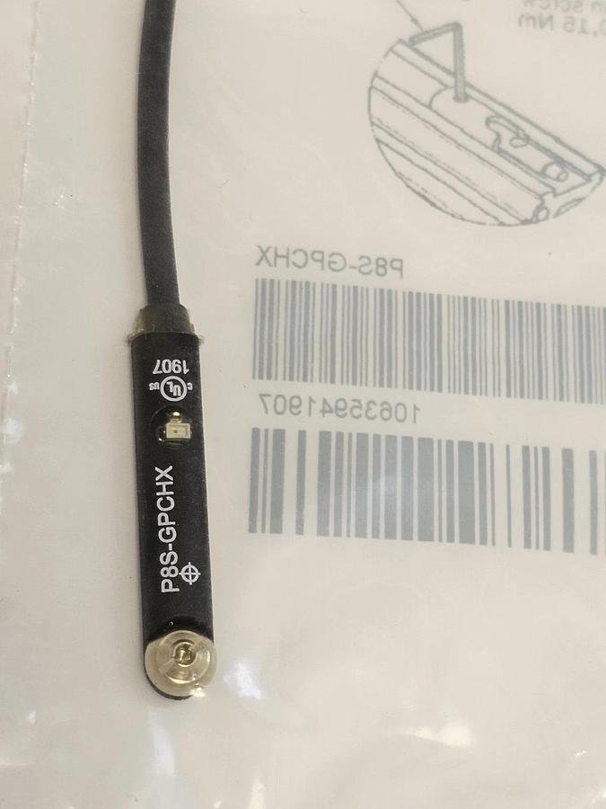 Used NEW PARKER P8S-GQCHX FLOW SENSOR PS8GQCHX 10...30V