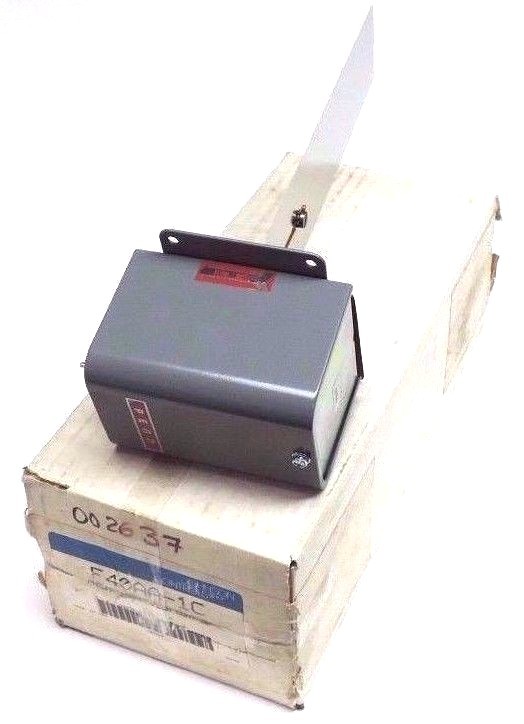 Used NIB JOHNSON CONTROLS F40AA-1C AIR FLOW CONTROLLER 2-1/8" PADDLE F40AA1C