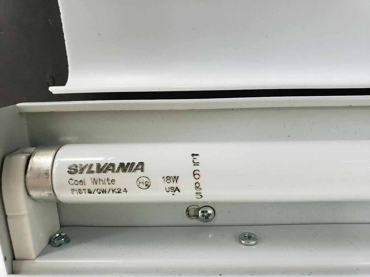 Used HOFFMAN ALF16D24R FLUORESCENT LIGHT FIXTURE, 120VAC, 60HZ, 0.35A