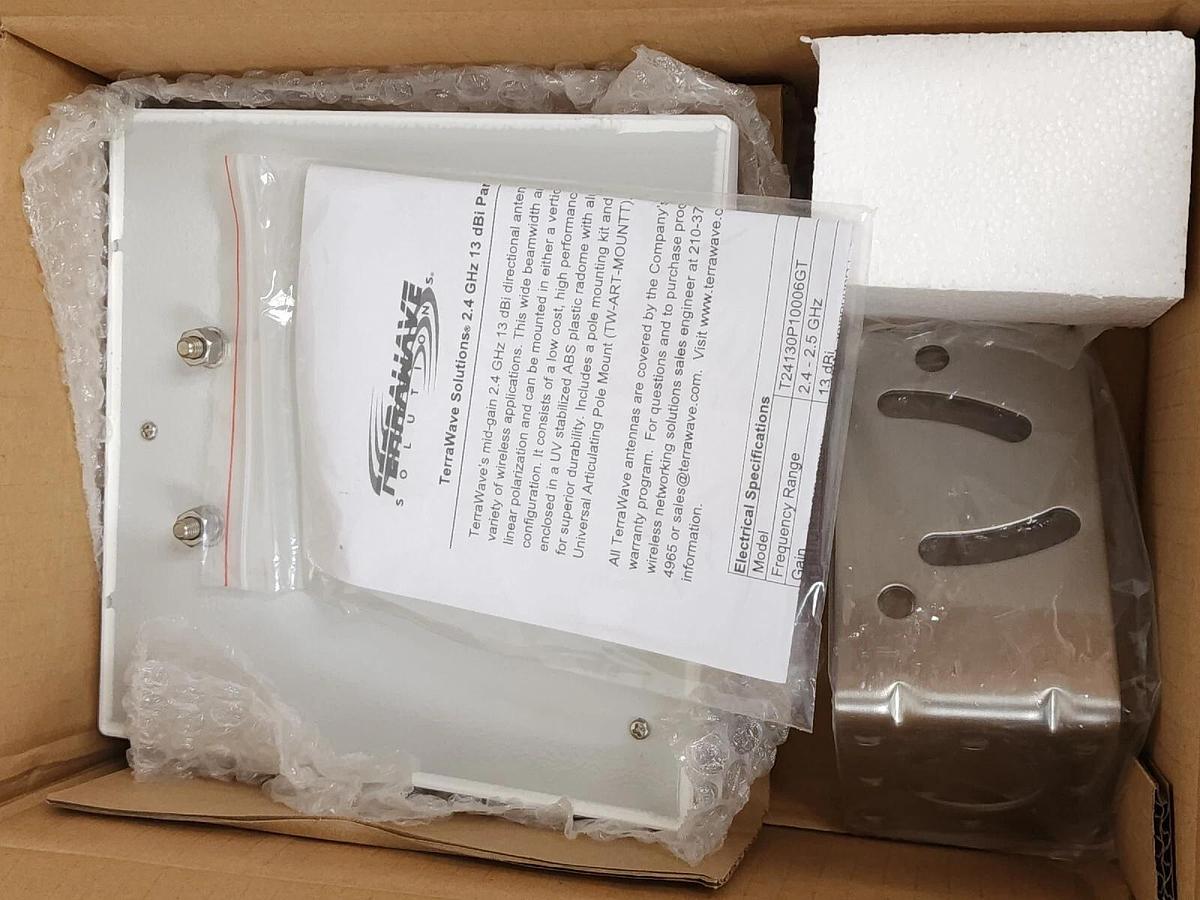 NIB PROSOFT A2413NJ-DP PANEL/ PATCH ANTENNAS DIRECTIONAL 2.45 GHZ