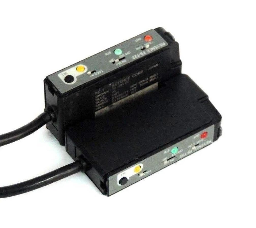 Used 2 KEYENCE FS-T22 SENSORS FST22