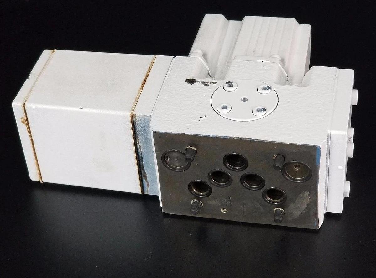 Used MOOG MODEL D661-5002 SERVO VALVE TYPE P60HXAA5NSM0-P