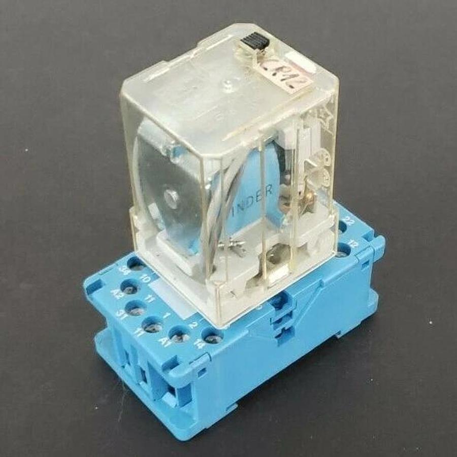 Used FINDER 90.112.3-10A RELAY SOCKET W/ 60.13 RELAY 10A, 250V