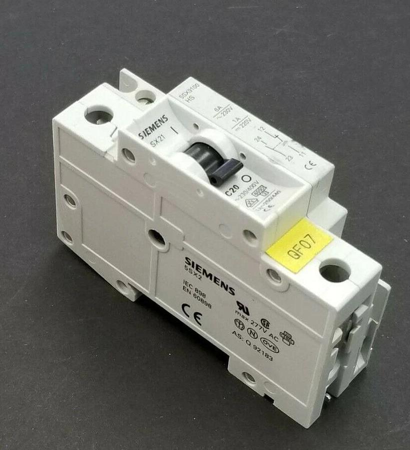 Used SIEMENS 5SX21-C20 CIRCUIT BREAKER 230/400V IEC 898 W/ 5SX9100-HS CONTACT BLOCK