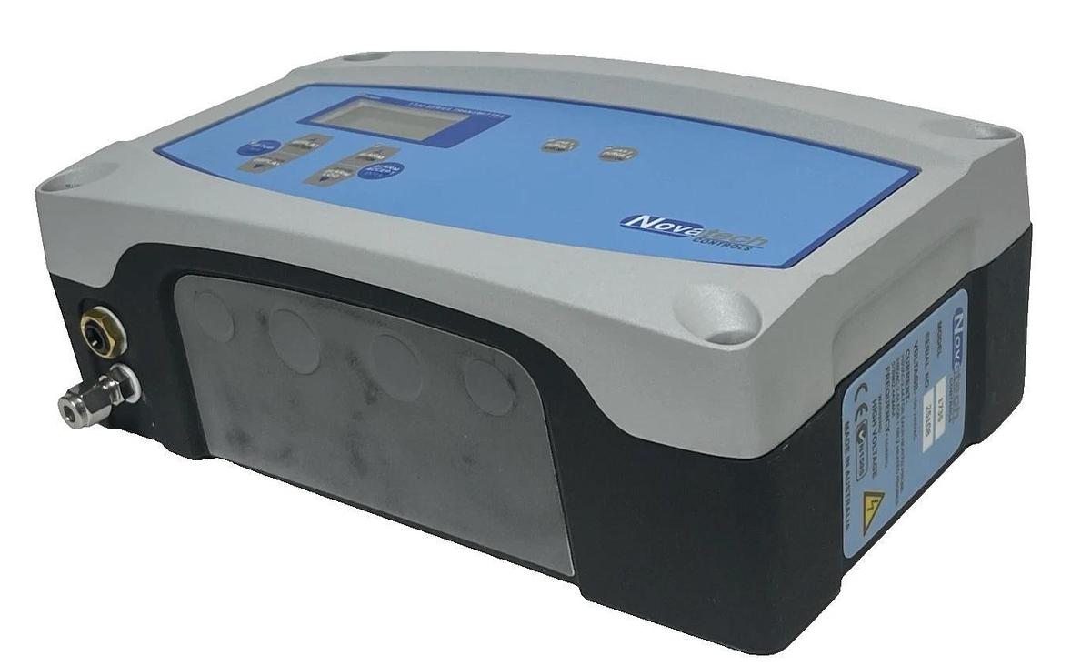 Novatech Controls 1735 Water Vapour Transmitter 1730 Ser. 100-240VAC w/ Manuals