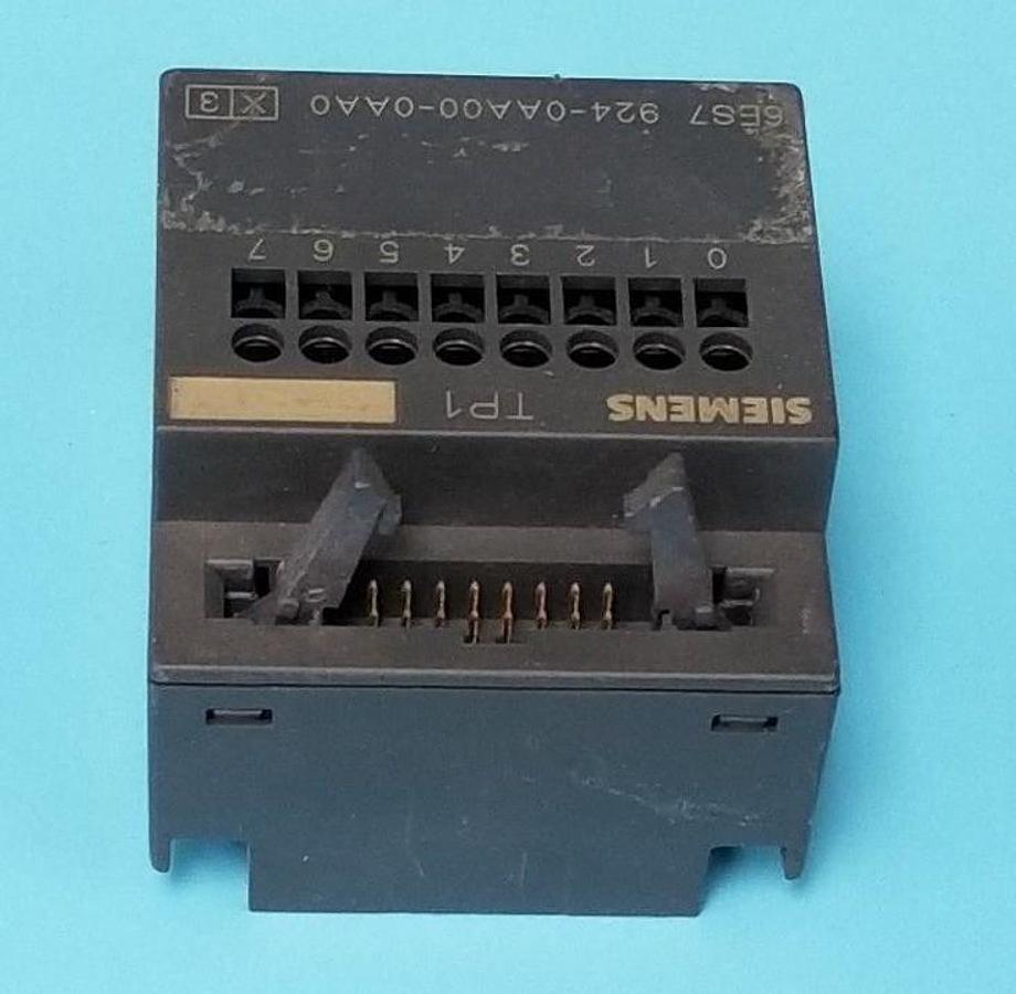 Used SIEMENS 6ES7-924-0AA00-0AA0 TERMINAL BLOCK 1-TIER S7300 SCREW 8 CH