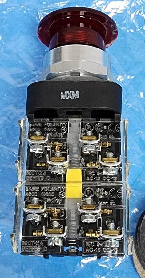 Used NEW ALLEN BRADLEY 800T-QMH24RG1 /T ILLUMINATED PUSH BUTTON 24V RED 800TQMH24RG1