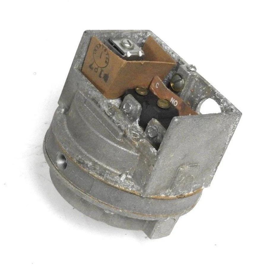 Used CHICAGO SAFETY PRODUCTS RLGP-A LOW PRESSURE SWITCH, 10-50IN, 250-1250MM