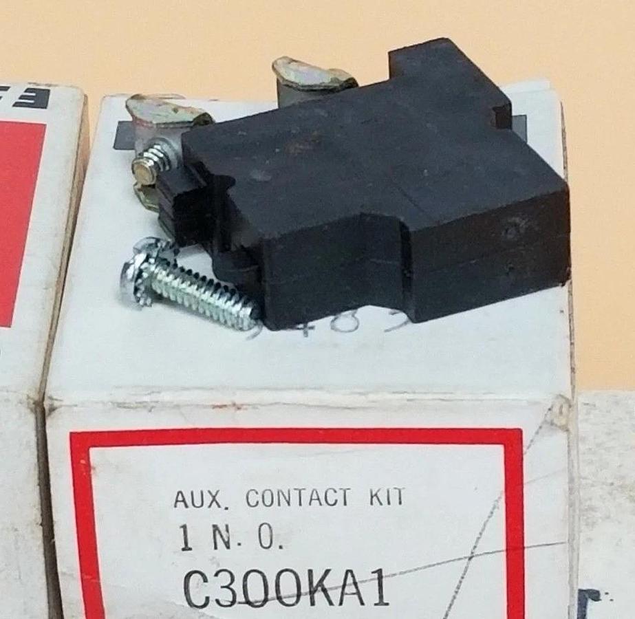 Used LOT OF 8 NIB EATON CUTLER-HAMMER C300KA1 AUX. CONTACT KITS 1 N.O.